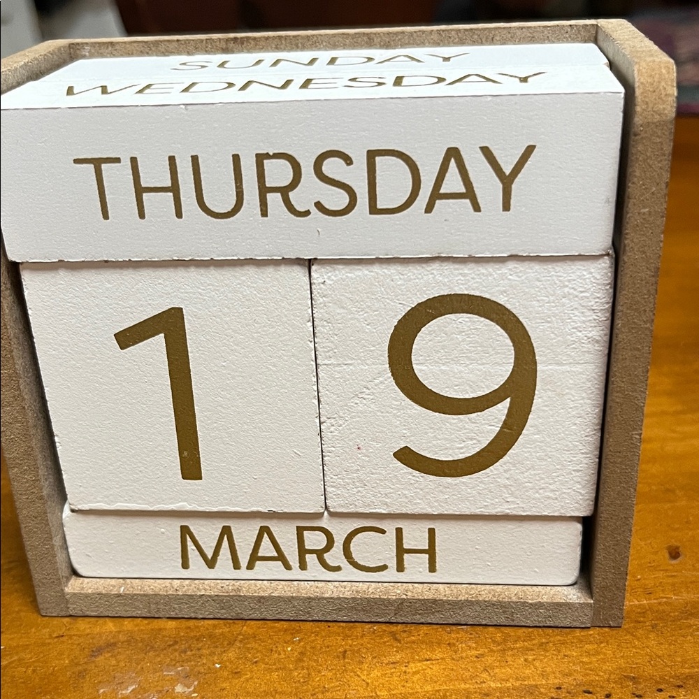 Wooden Perpetual Desk Calendar - White and Gold